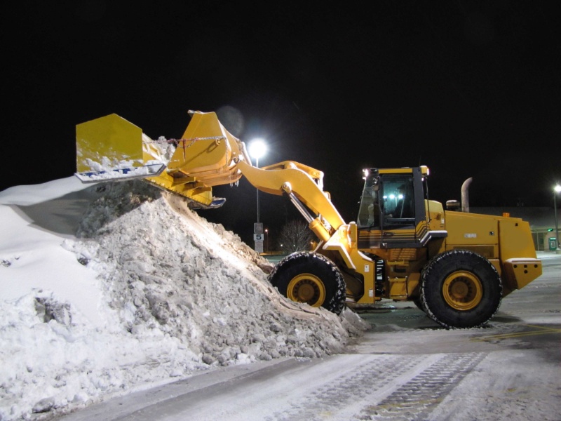 Snöröjning, Plogning, Vinterunderhåll & Halkbekämpning